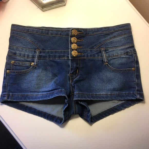 B. B. JEANS Stretch Denim Shorts - Picture 2 of 11